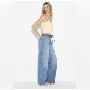 Women's Wild Fable Size 10/
31" inseam Low-Rise Baggy Blue Denim Jeans